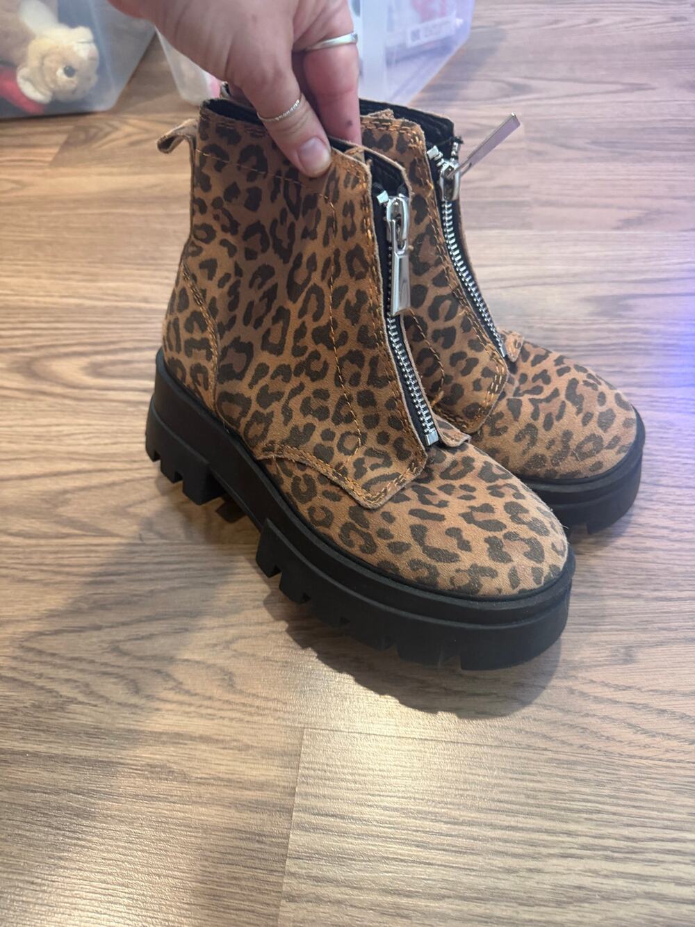 Gianni Bini 7.5 Leopard Print Suede Leather Zip Chunky Lug Sole Platform Boots